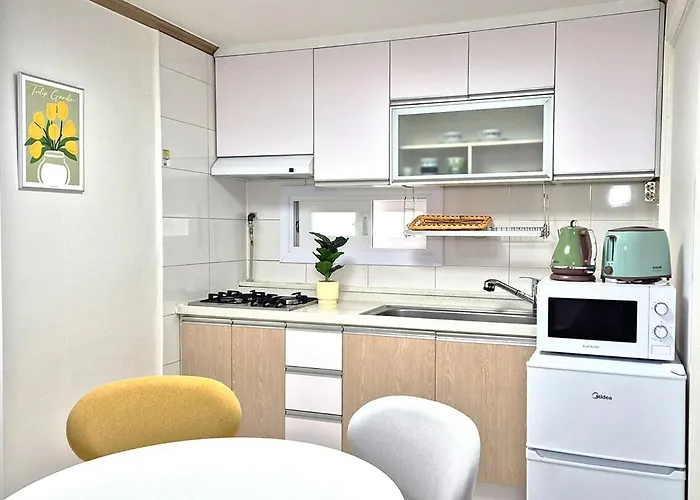Appartement 오픈할인#홍대입구역#최대7명#1층#최신에어컨#세탁건조기#경복궁#성수#한강 *